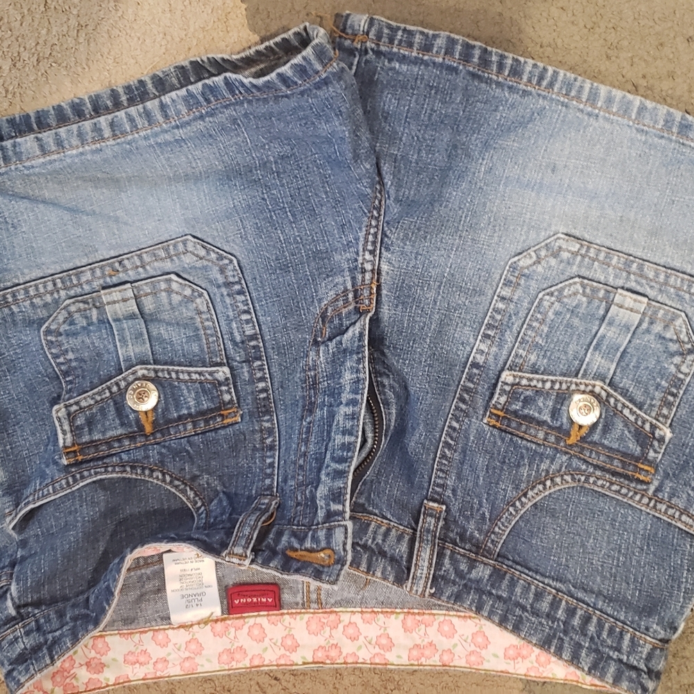 Arizona jean shorts, fits like womens size 6